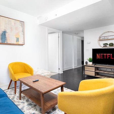 Upscale & Modern 2Bd + Den 2Ba Heart Of Downtown! Apartment Toronto Exterior photo